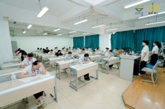 发全市中小学校食堂从业人员钻营业、练技术、