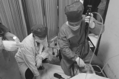 本来救治病人的大夫们